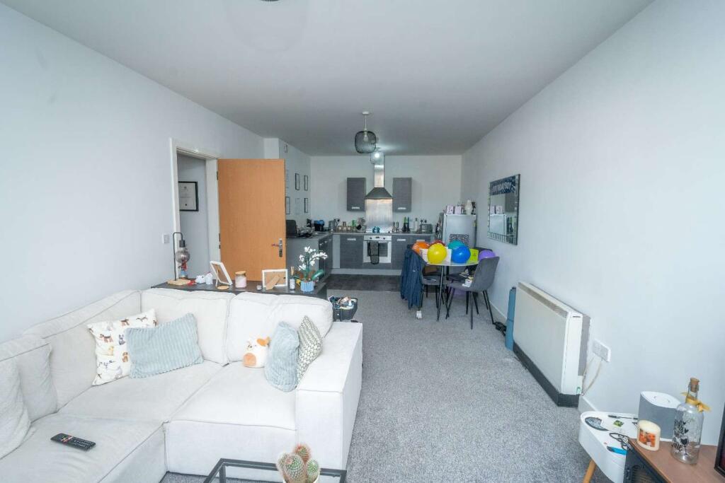 Apartment in Chester - View 5