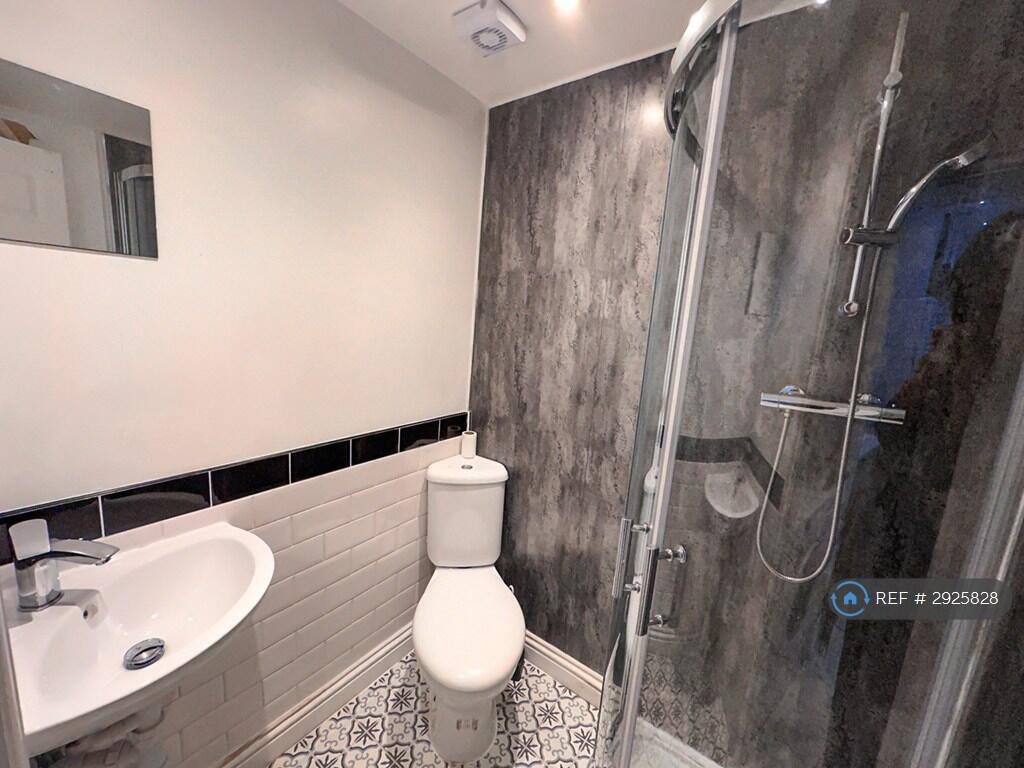 1 bedroom house share for rent