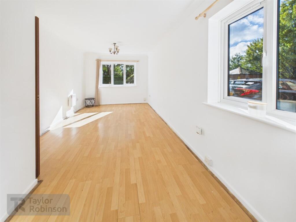Apartment in Redhill - View 2