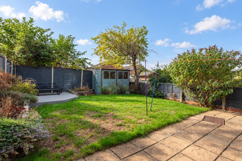 Culloden Drive, Kettering photo 3
