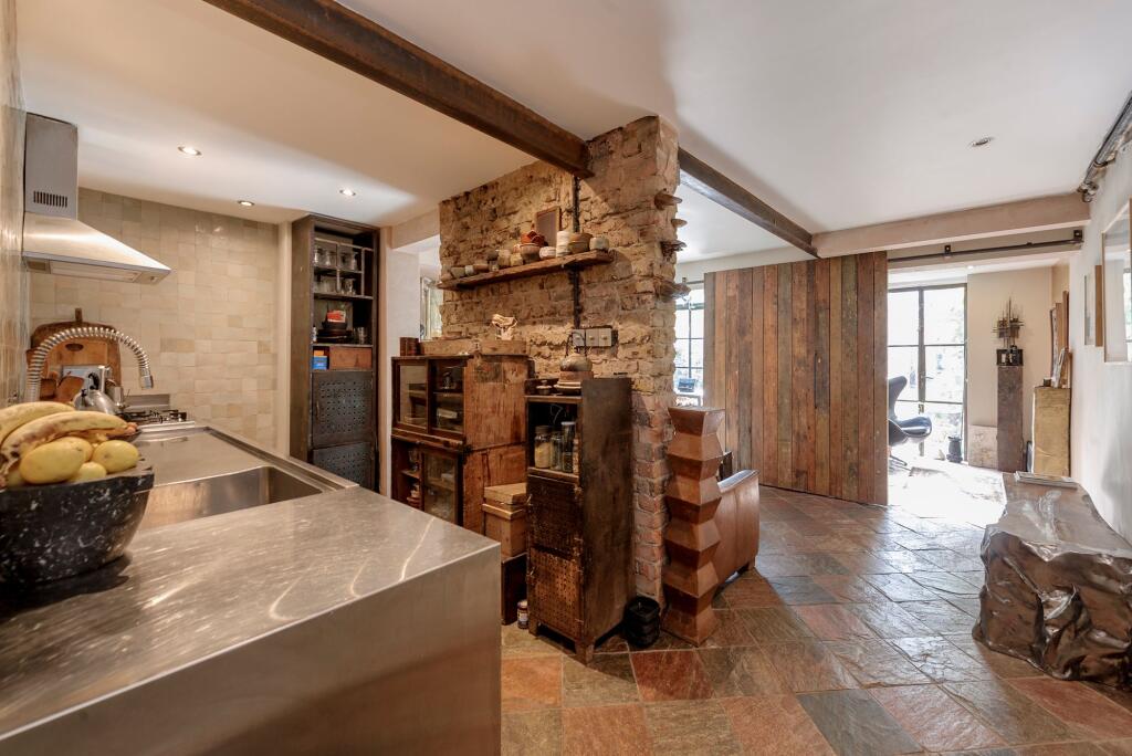 Main image of property: Warwick Avenue, Maida Vale, W9