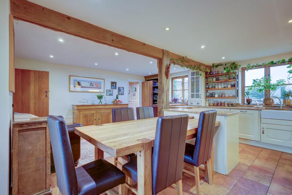 House in Epping Forest, Theydon Bois - View 4