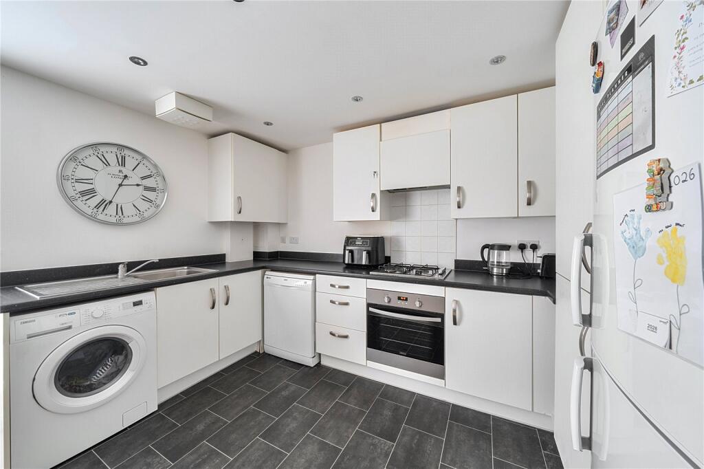 Apartment in Dunstable, Central Bedfordshire - View 4