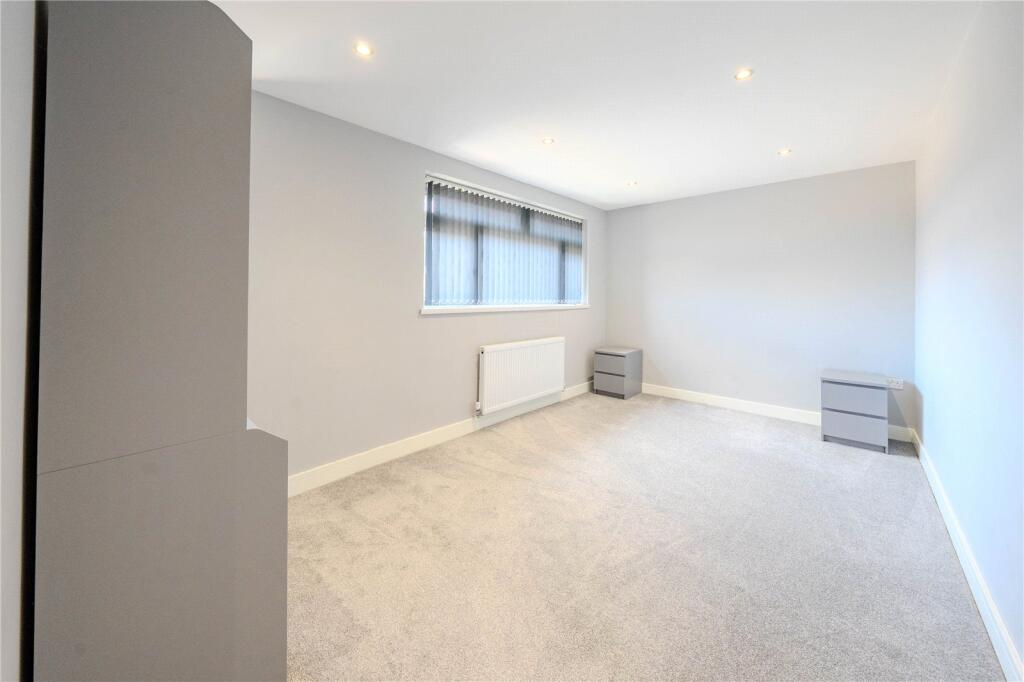 House in Leeds, West Yorkshire - View 4