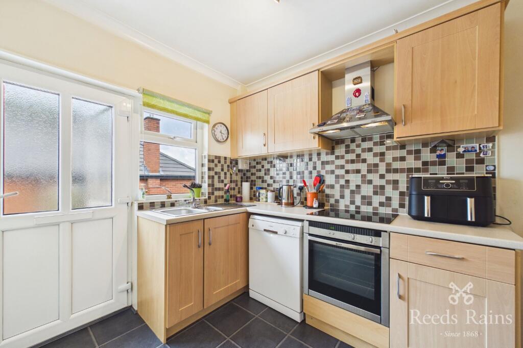 Baghill Road, Tingley, Wakefield, West Yorkshire, WF3 photo 4