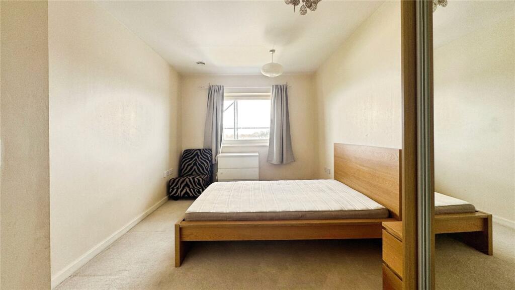 Wintergreen Boulevard, West Drayton photo 4