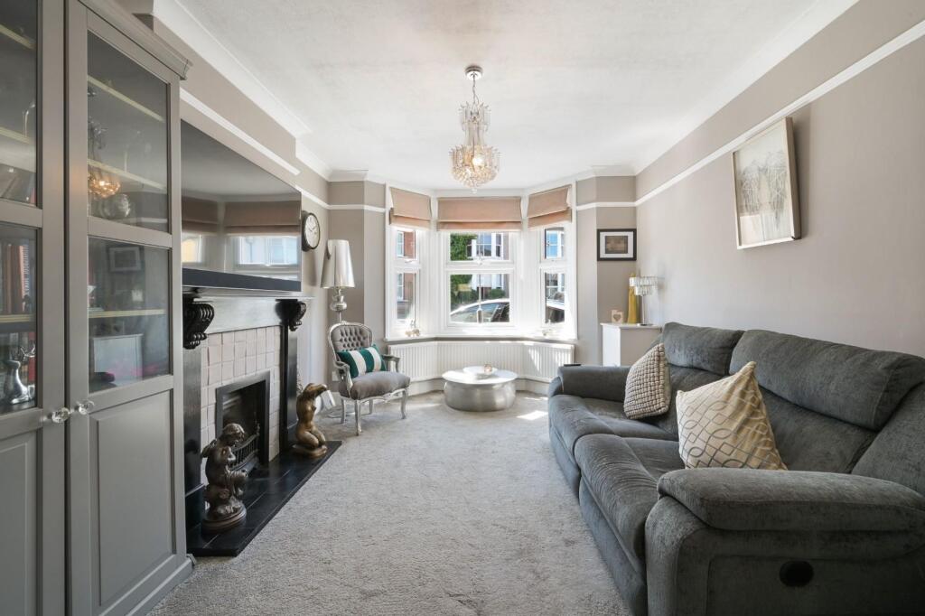 Hook Road, Epsom, KT19 photo 4