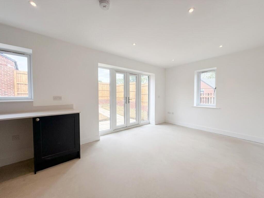 House in North West Leicestershire, South East Coalville, Hugglescote and Donington le Heath - View 4
