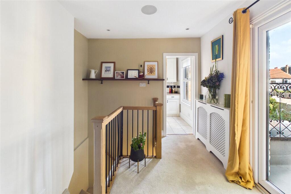 House in London - View 3