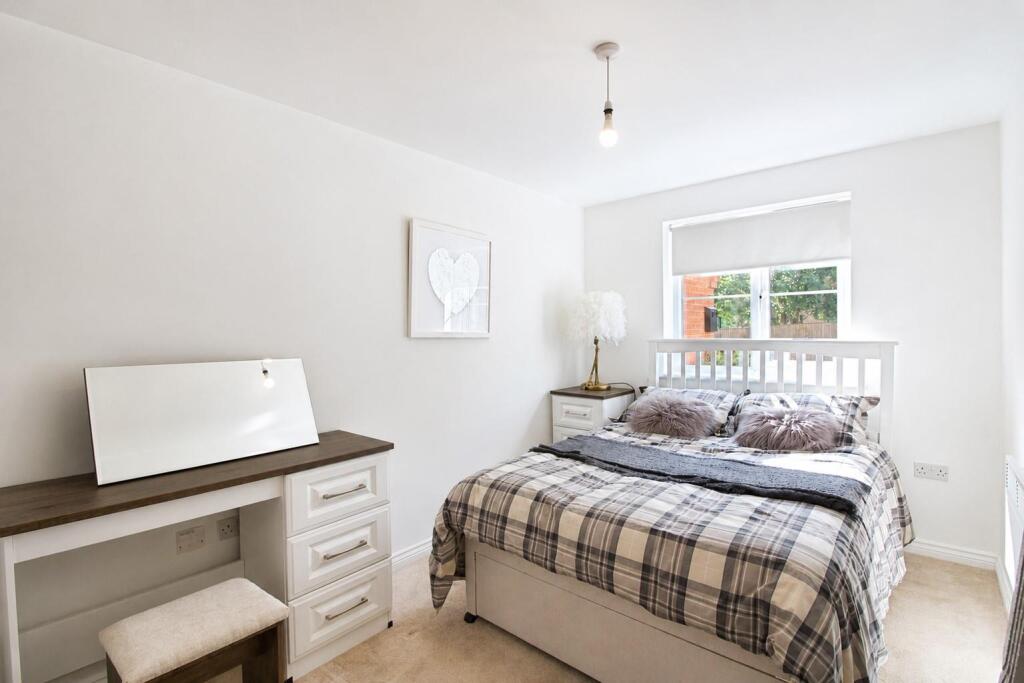 Apartment in Leeds, Farsley - View 5