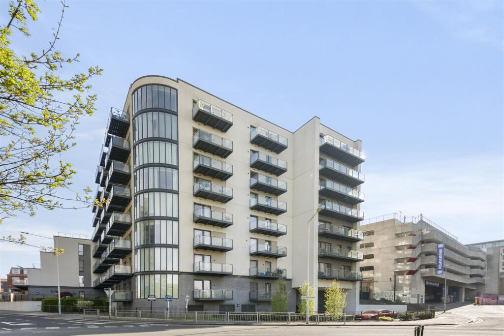 Panorama Apartments, Uxbridge photo 2