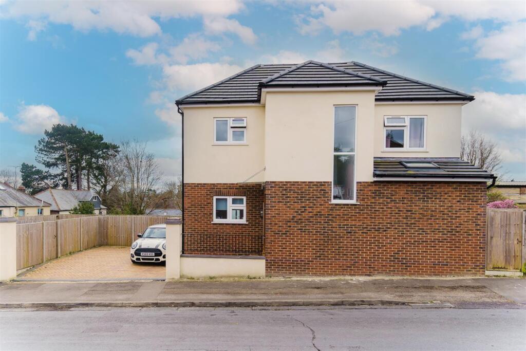 Main image of property: TERRIERS, HIGH WYCOMBE