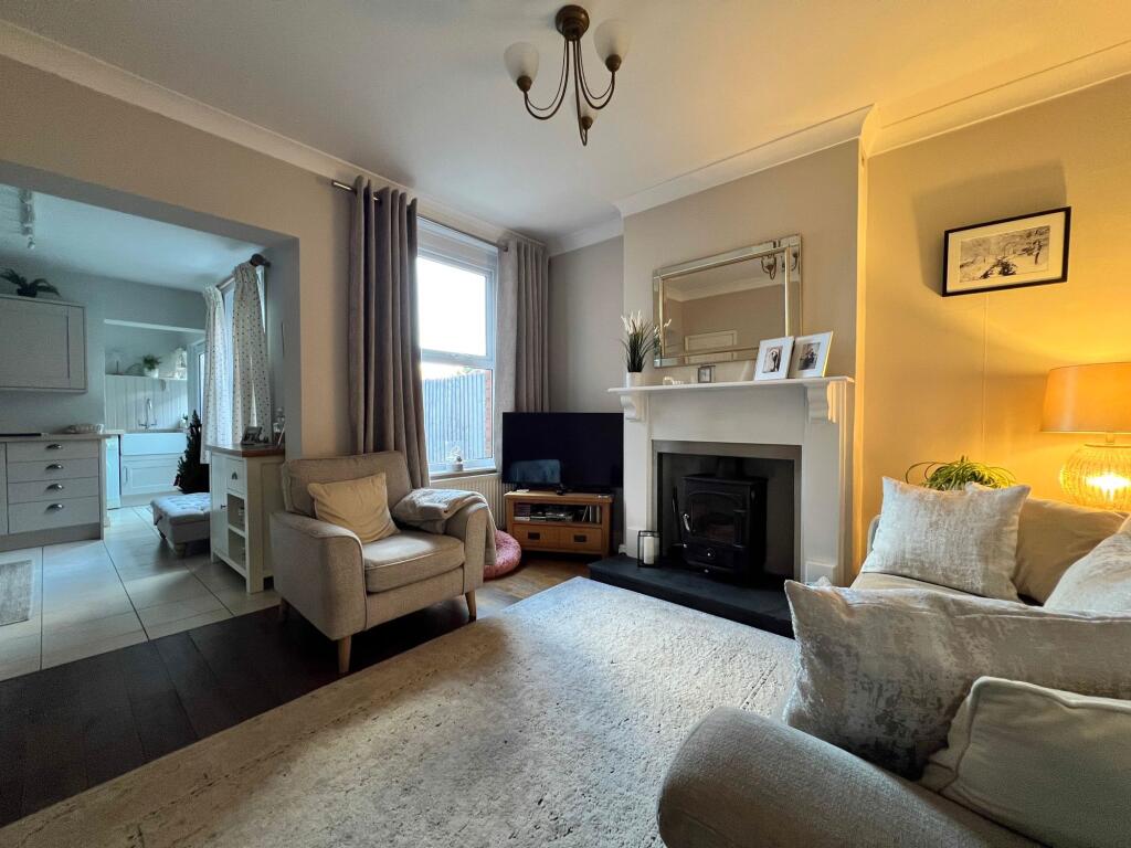 House in Gloucester, Linden - View 4