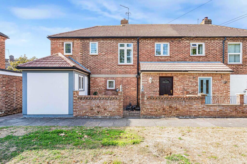 House in Sunbury-on-Thames, Kempton Park