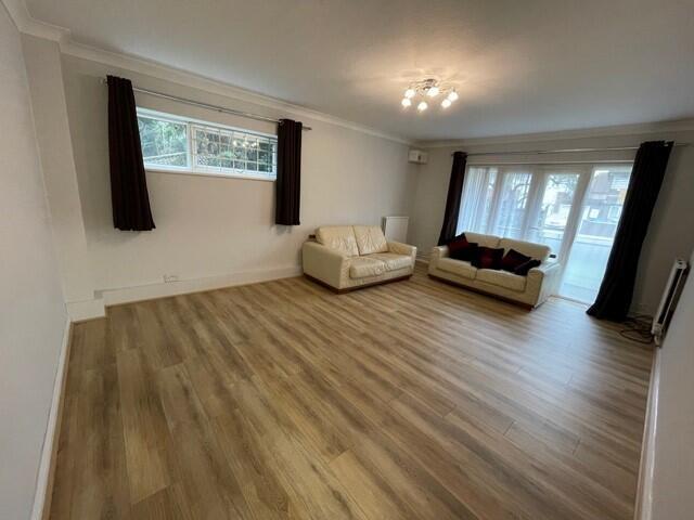 Main image of property: SPACIOUS GROUND FLOOR APARTMENT TO RENT - CLOSE TO EDGWARE CENTRE - HA8
