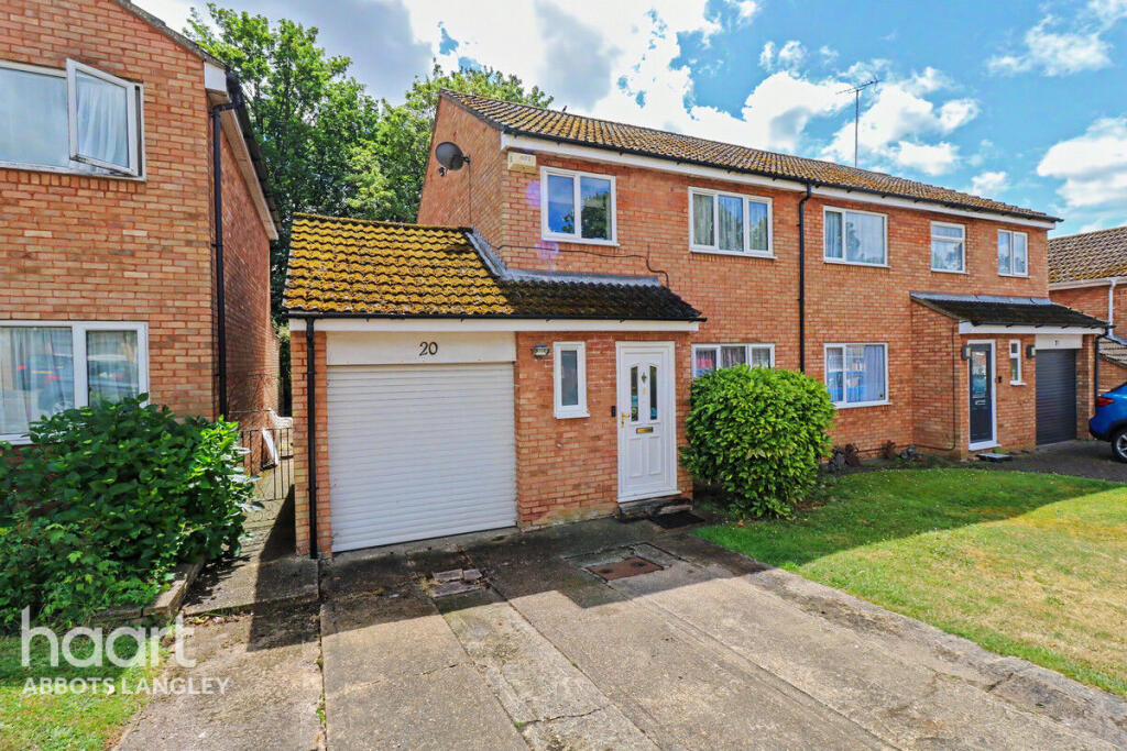 Main image of property: Hunting Gate, Hemel Hempstead