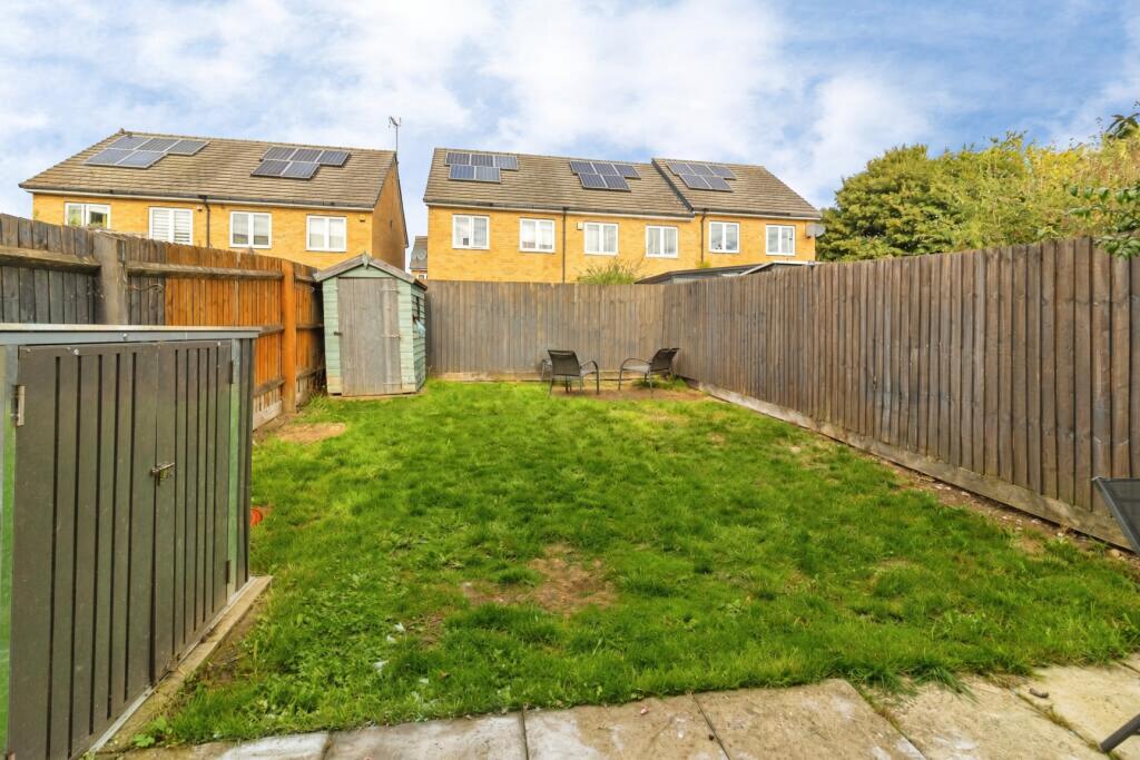 House in Luton - View 3