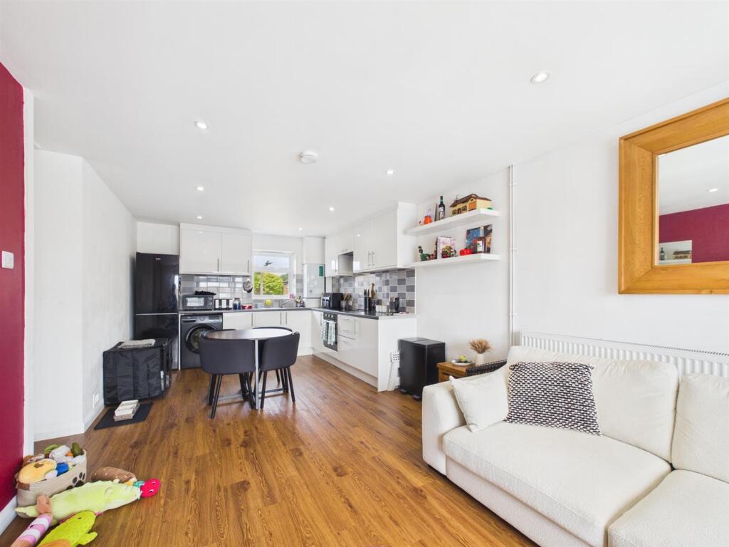 Apartment in Lewes, Peacehaven - View 2