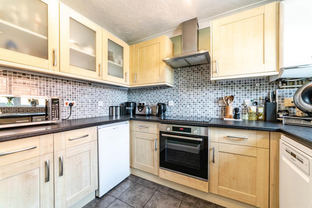 House in Basingstoke and Deane, Chineham - View 2