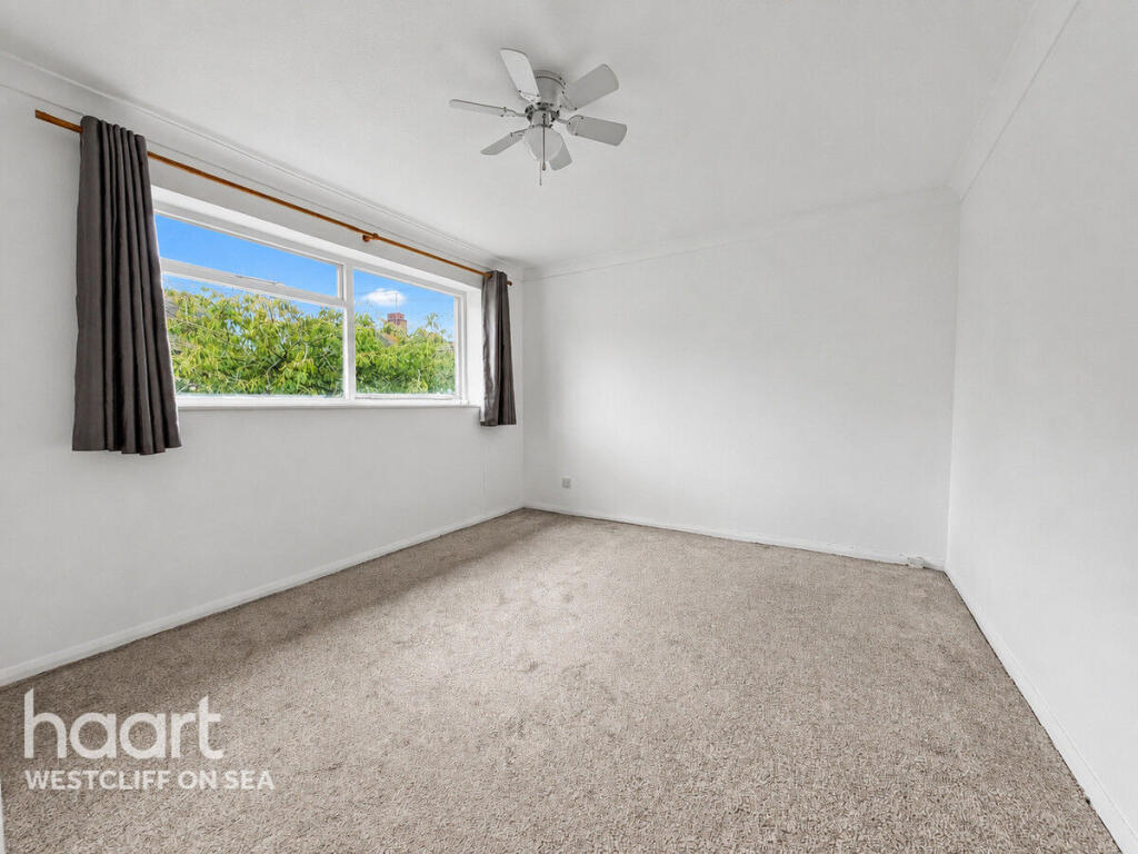 Apartment in Southend-on-Sea - View 4