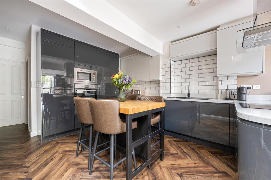 Barclay Road, London - View 3