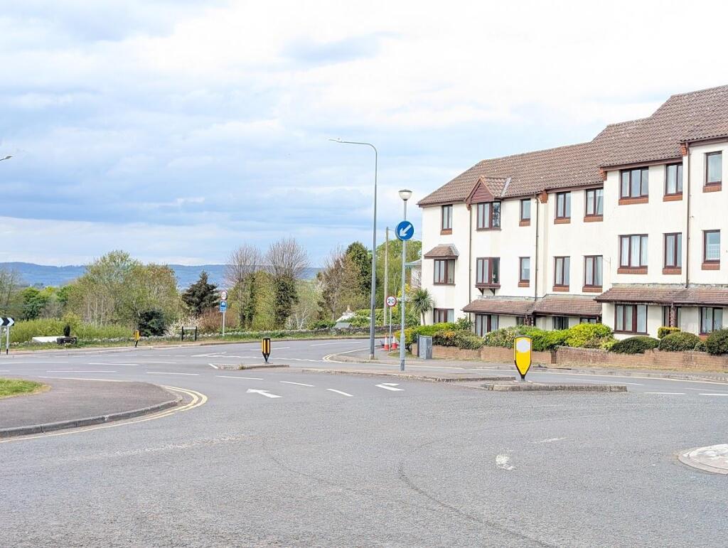 Midland Way, Thornbury, Bristol photo 3