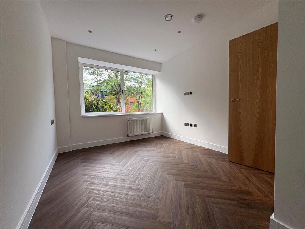 Apartment in Hart, Fleet - View 3