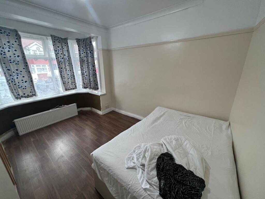 House in Southall - View 4