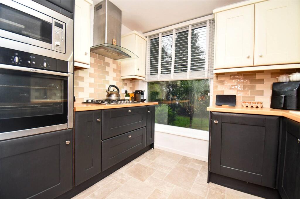 Apartment in Wirral, Liverpool City Region - View 5