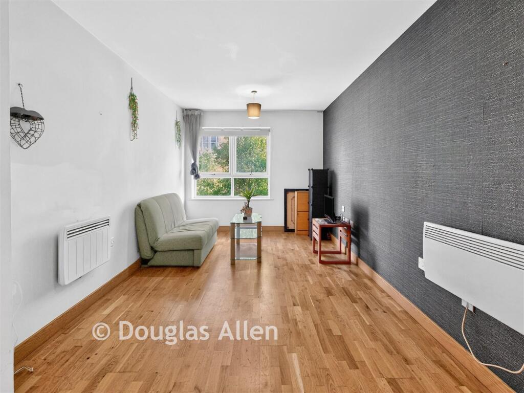 Apartment in Basildon, Essex - View 4