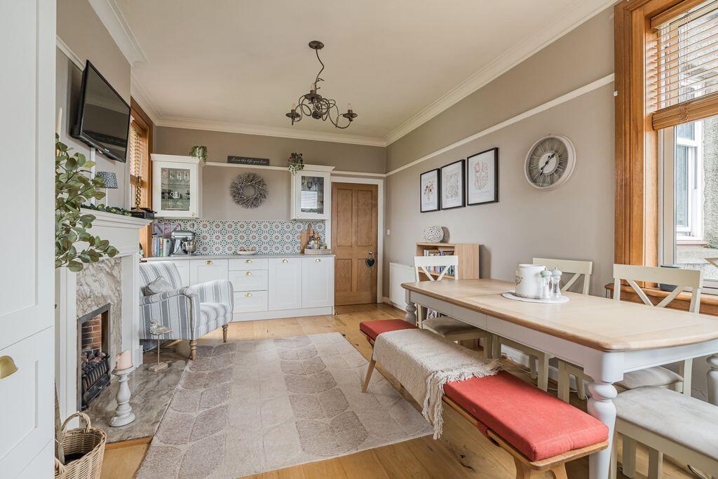 Apartment in Edinburgh, Corstorphine - View 5