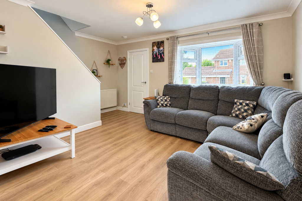 House in High Peak, Hadfield - View 5