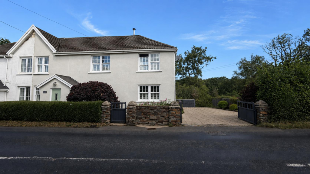 3-bed semi-detached on Croesbychan, Llwydcoed, £449,995