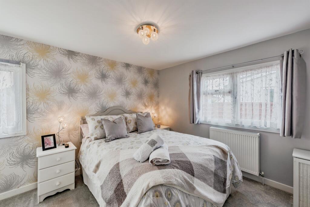 House in Tandridge, Burstow - View 4