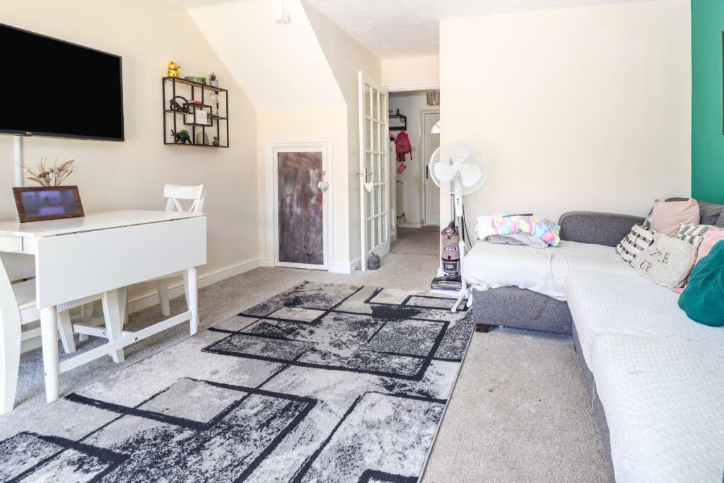 House in Milton Keynes, Bedford - View 4