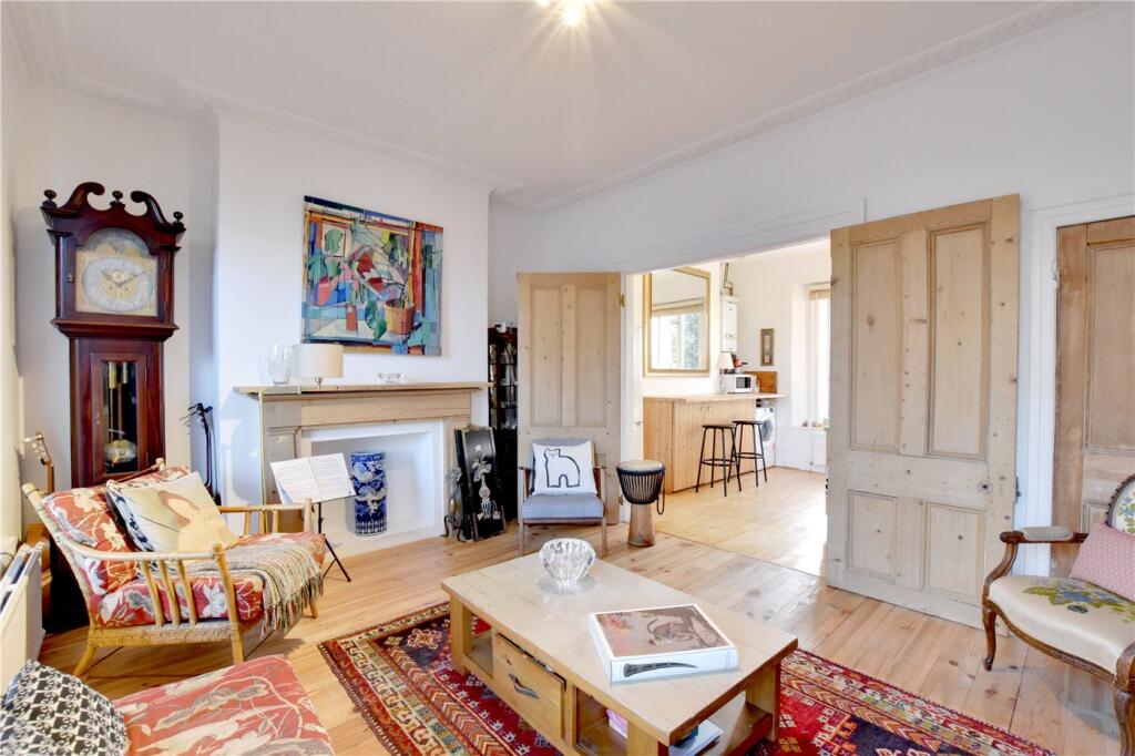 House in London, Blackheath Royal Standard, East Greenwich - More