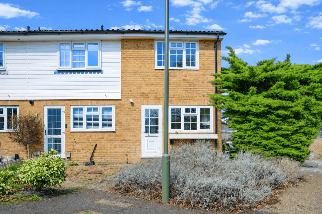 Main image of property: Brickfield Farm Gardens, Farnborough, BR6