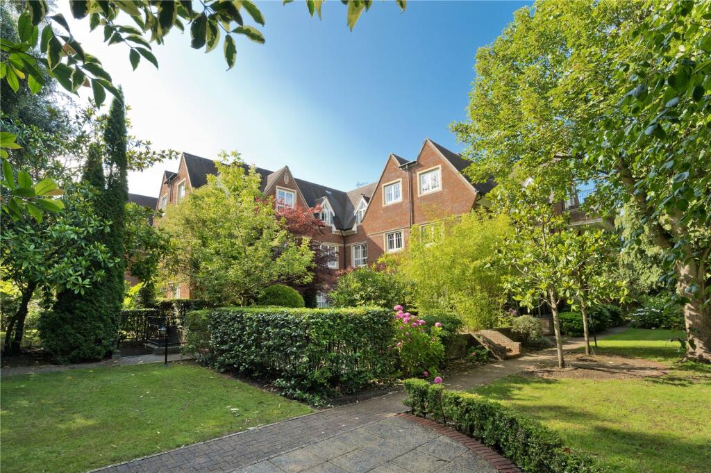 Apartment in Elmbridge, Weybridge - View 4