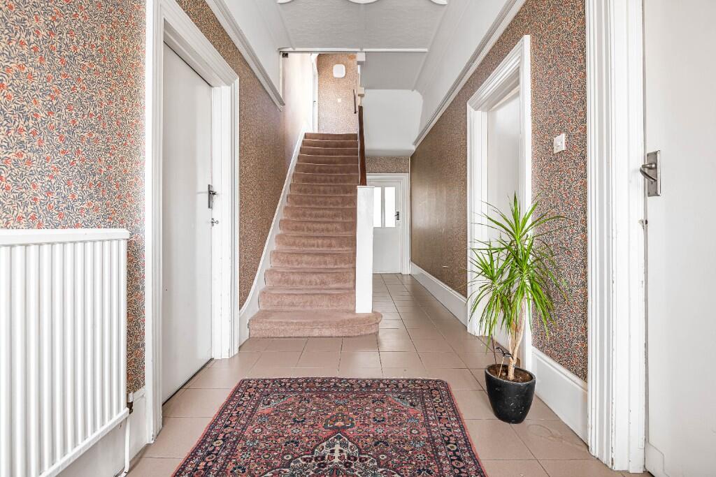 Walm Lane, London, NW2 photo 3