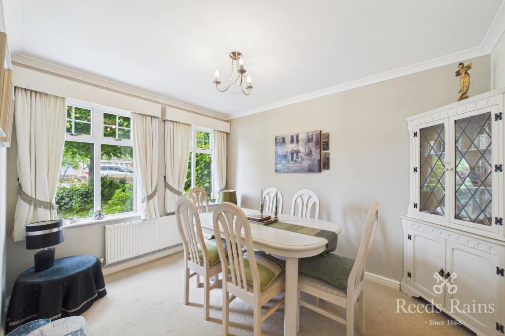 Holme Park Avenue, Chesterfield, Derbyshire, S41 photo 4