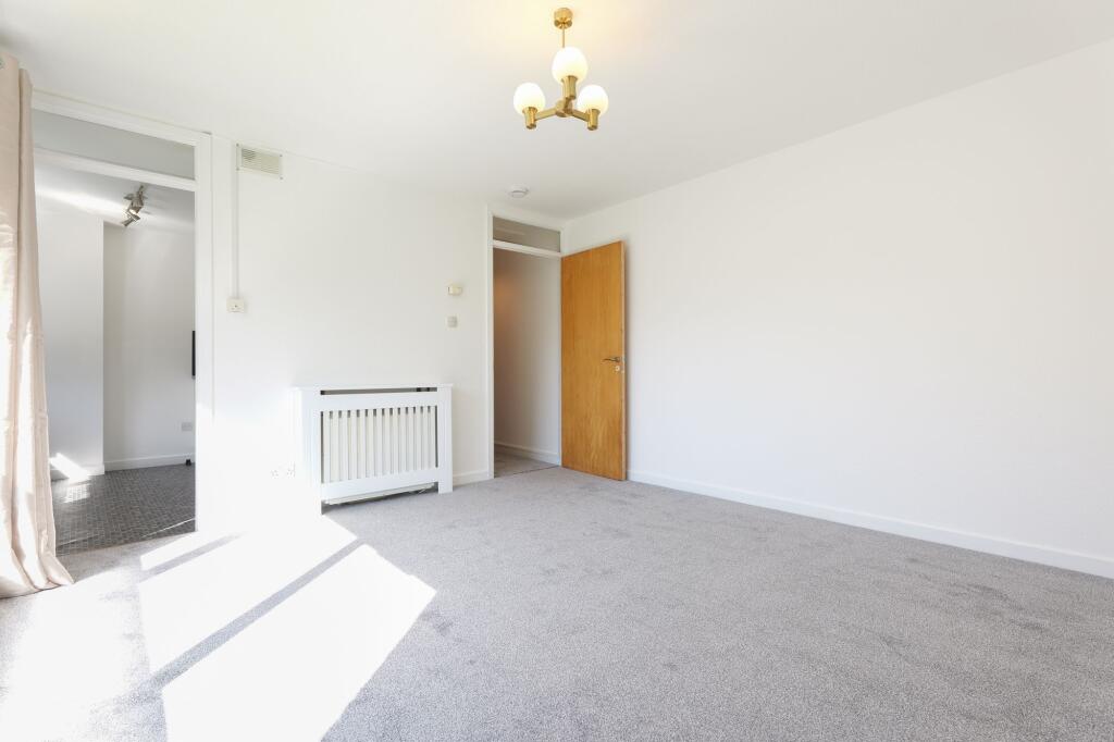 Apartment in Edinburgh, Trinity - View 4