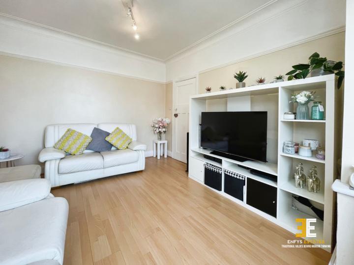 Queens Avenue, Old Colwyn, LL29 photo 2