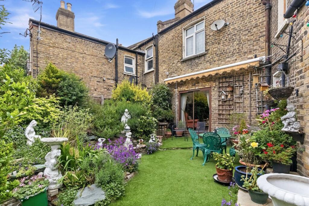 House in London, Lower Clapton, Clapton - View 4
