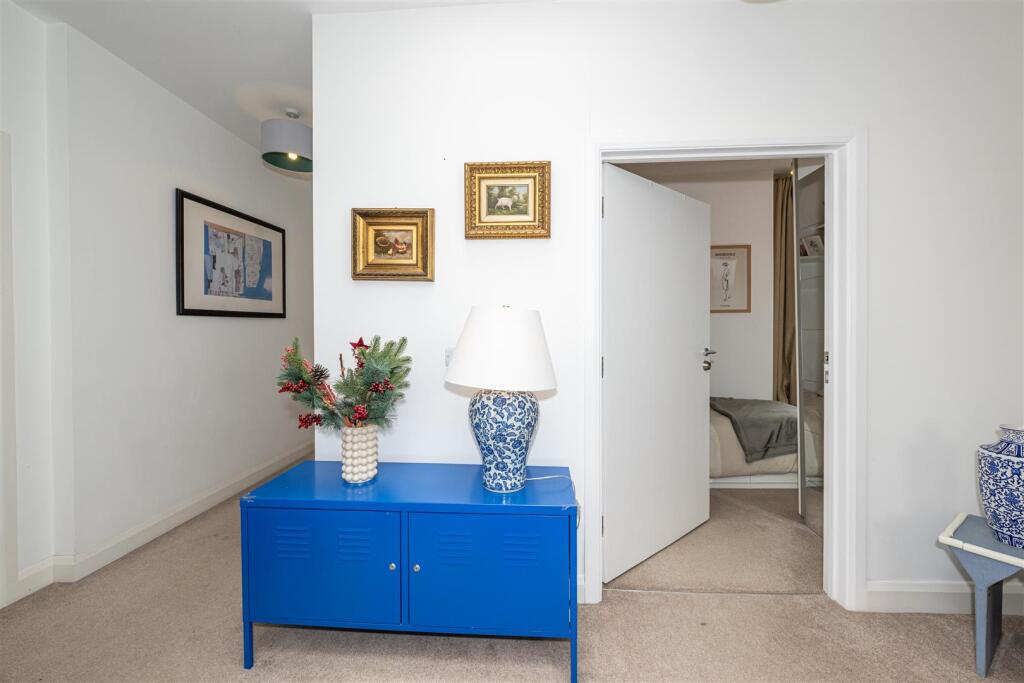 Apartment in London, Shepherd's Bush - More