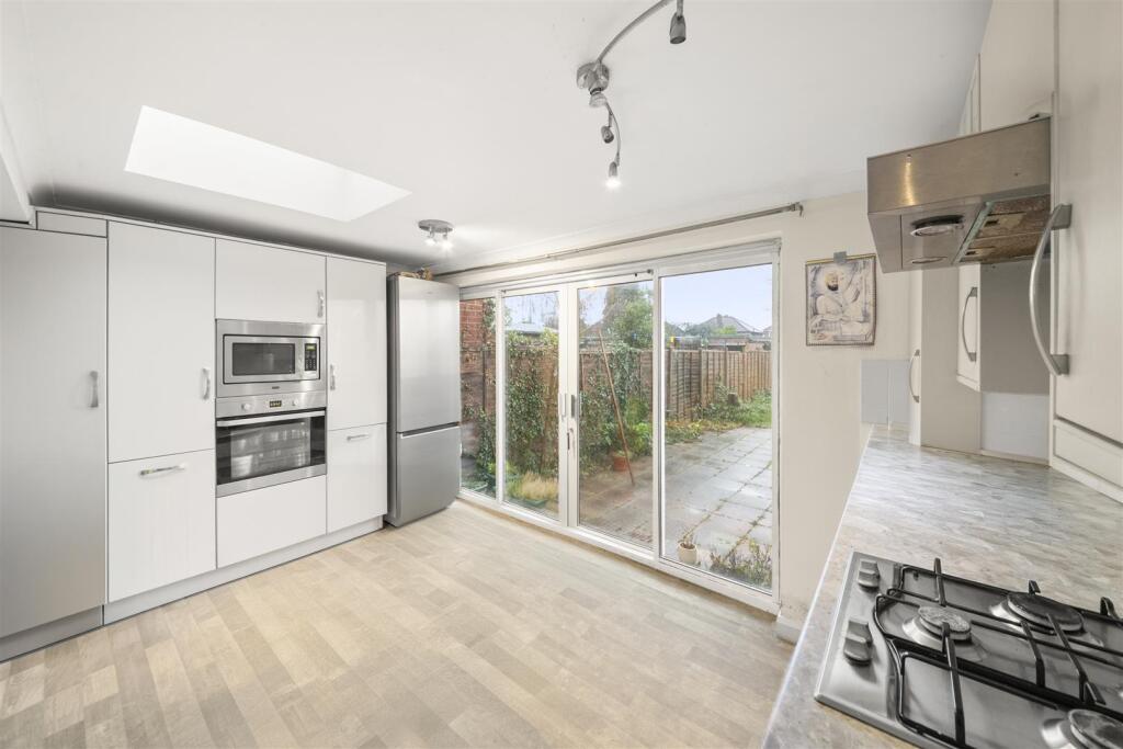 Wentworth Crescent, Hayes photo 3