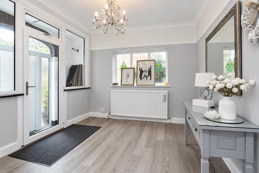 House in Sutton - View 5