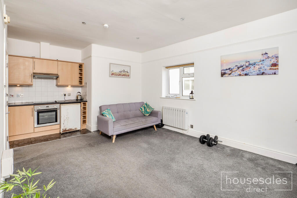 8 Hurst Road, Eastbourne, BN21 photo 4