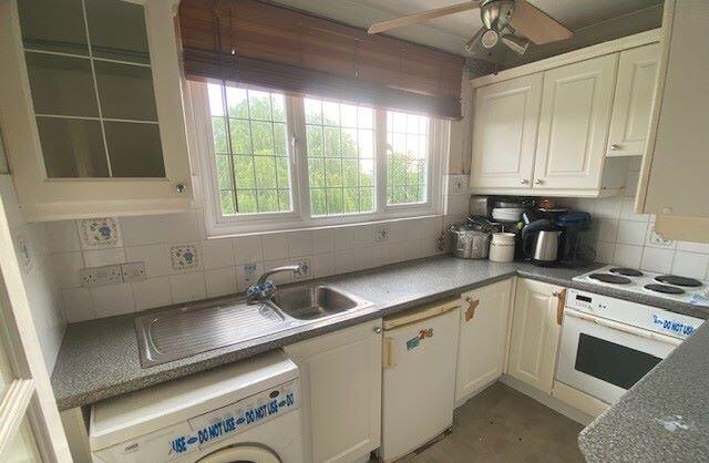 Woodfalls Manor, 5 Loxwood Road, Rudgwick, Horsham, West Sussex, RH12 3DW photo 4