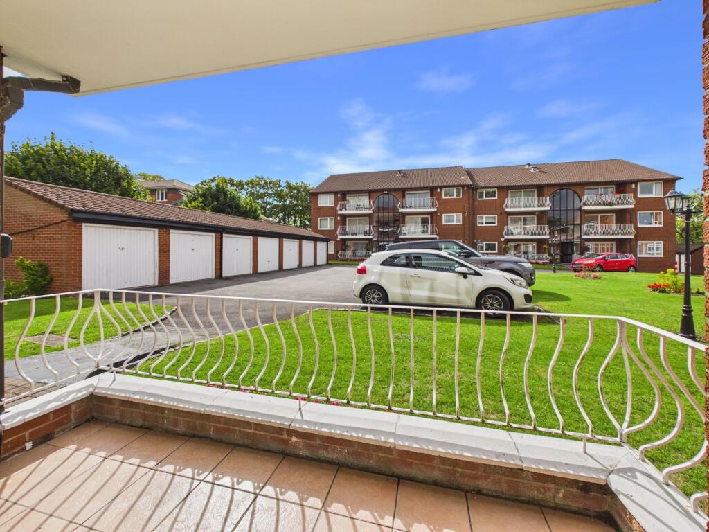 Apartment in Liverpool - More