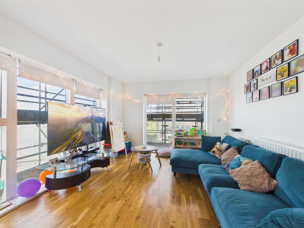 Main image of property: Clovelly Place, Greenhithe